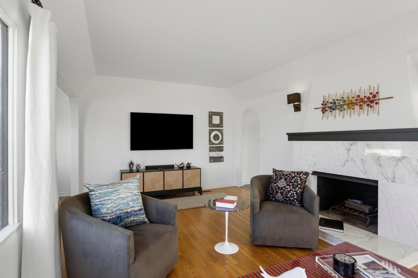 Detail Gallery Image 7 of 31 For 115 1st St, Pacific Grove,  CA 93950 - 2 Beds | 2 Baths