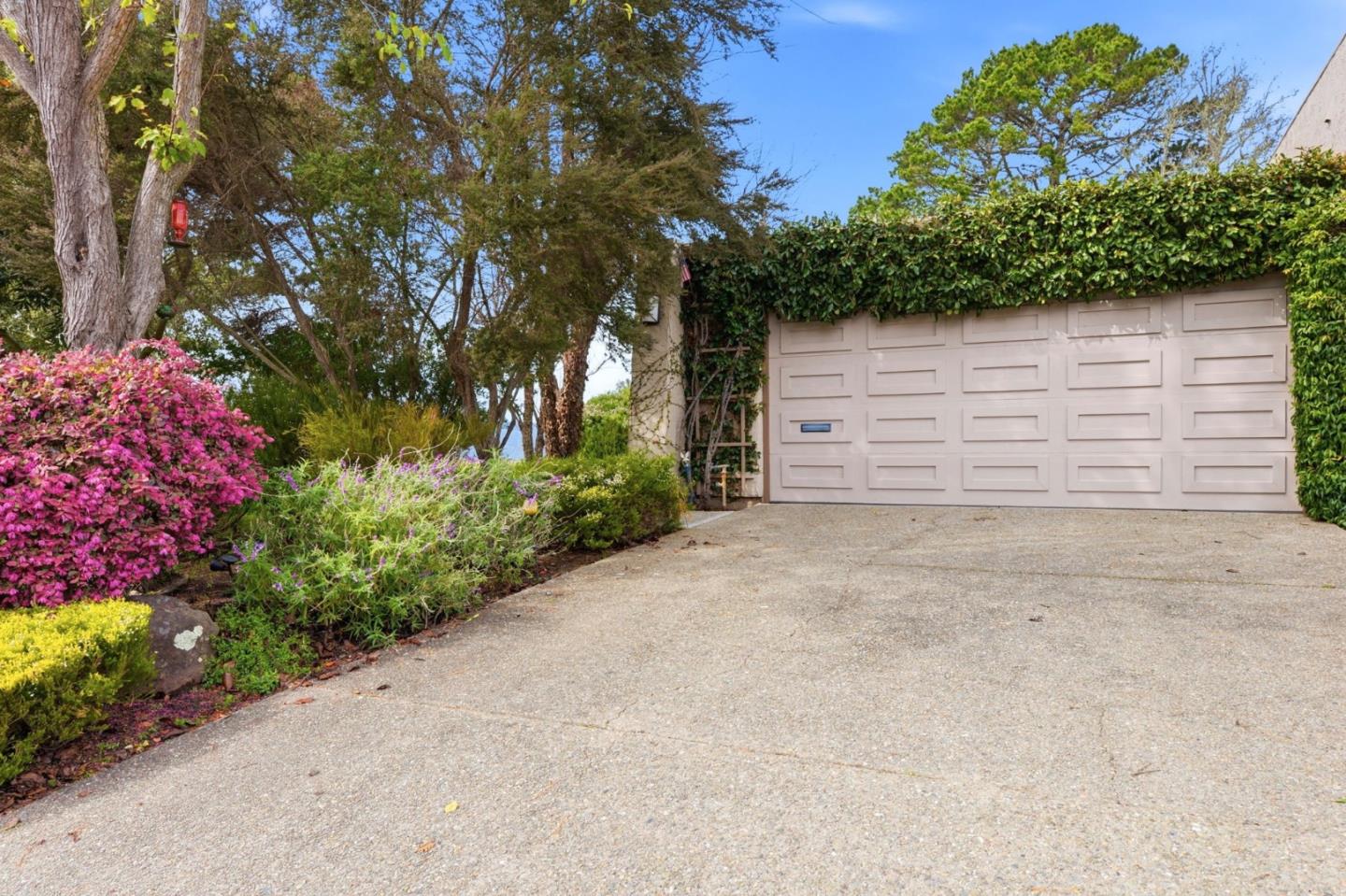 Detail Gallery Image 17 of 25 For 1 Rinconada Cir, Belmont,  CA 94002 - 3 Beds | 2 Baths