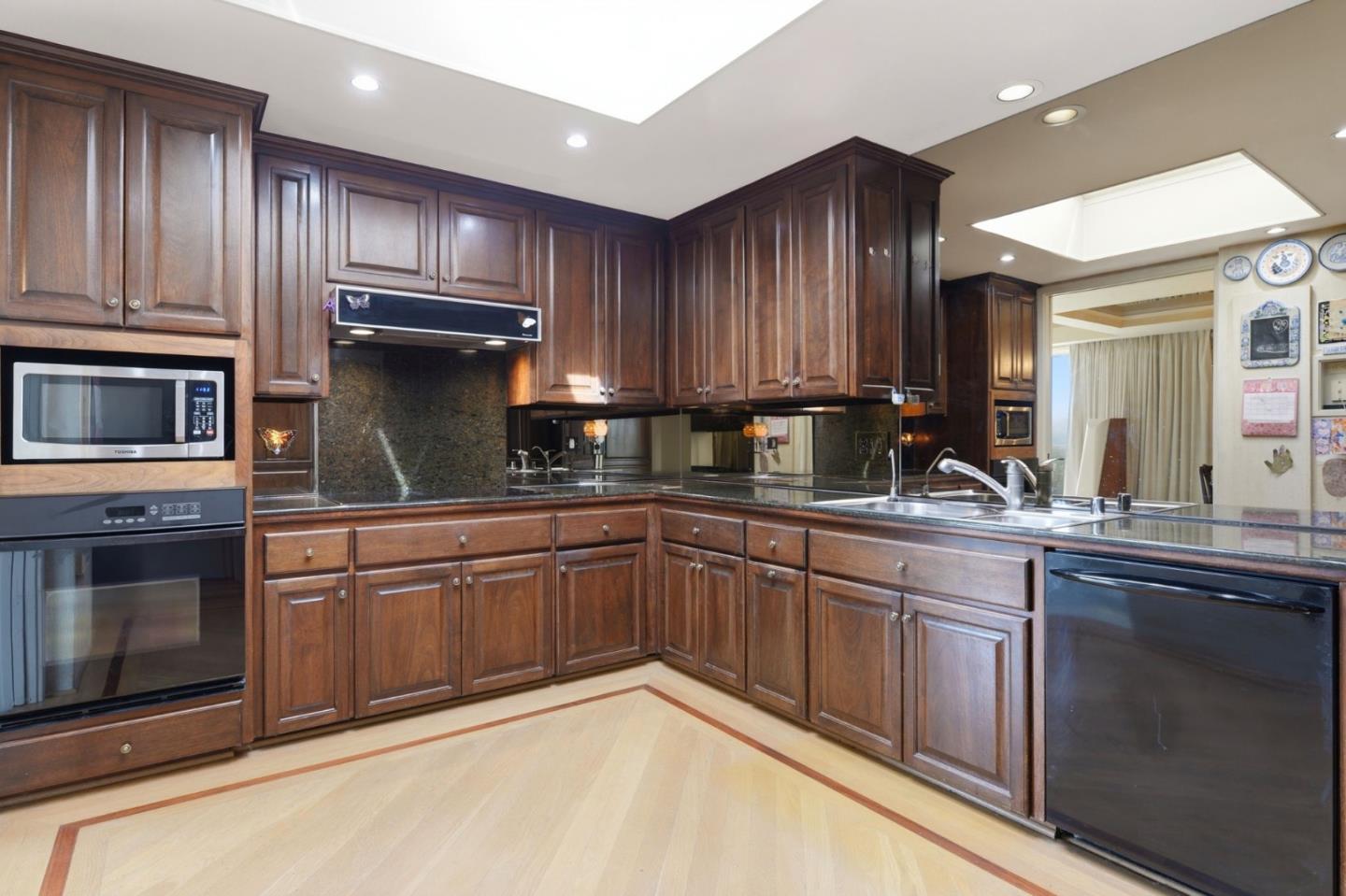 Detail Gallery Image 19 of 25 For 1 Rinconada Cir, Belmont,  CA 94002 - 3 Beds | 2 Baths