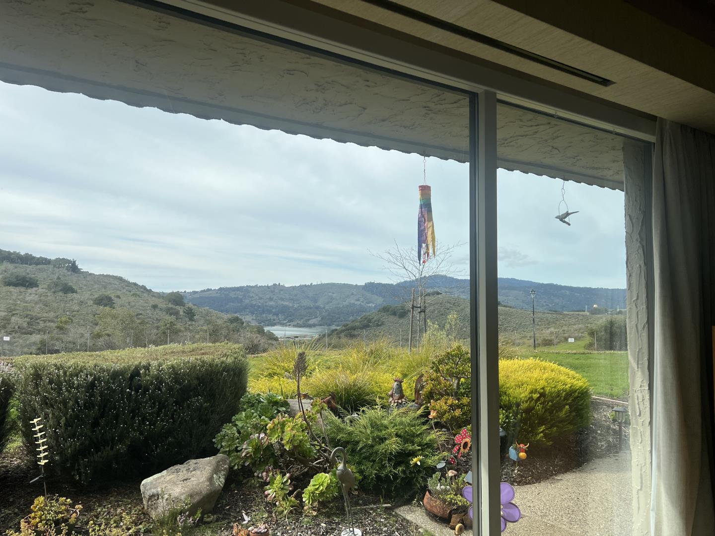 Detail Gallery Image 4 of 11 For 1 Rinconada Cir, Belmont,  CA 94002 - 3 Beds | 2 Baths