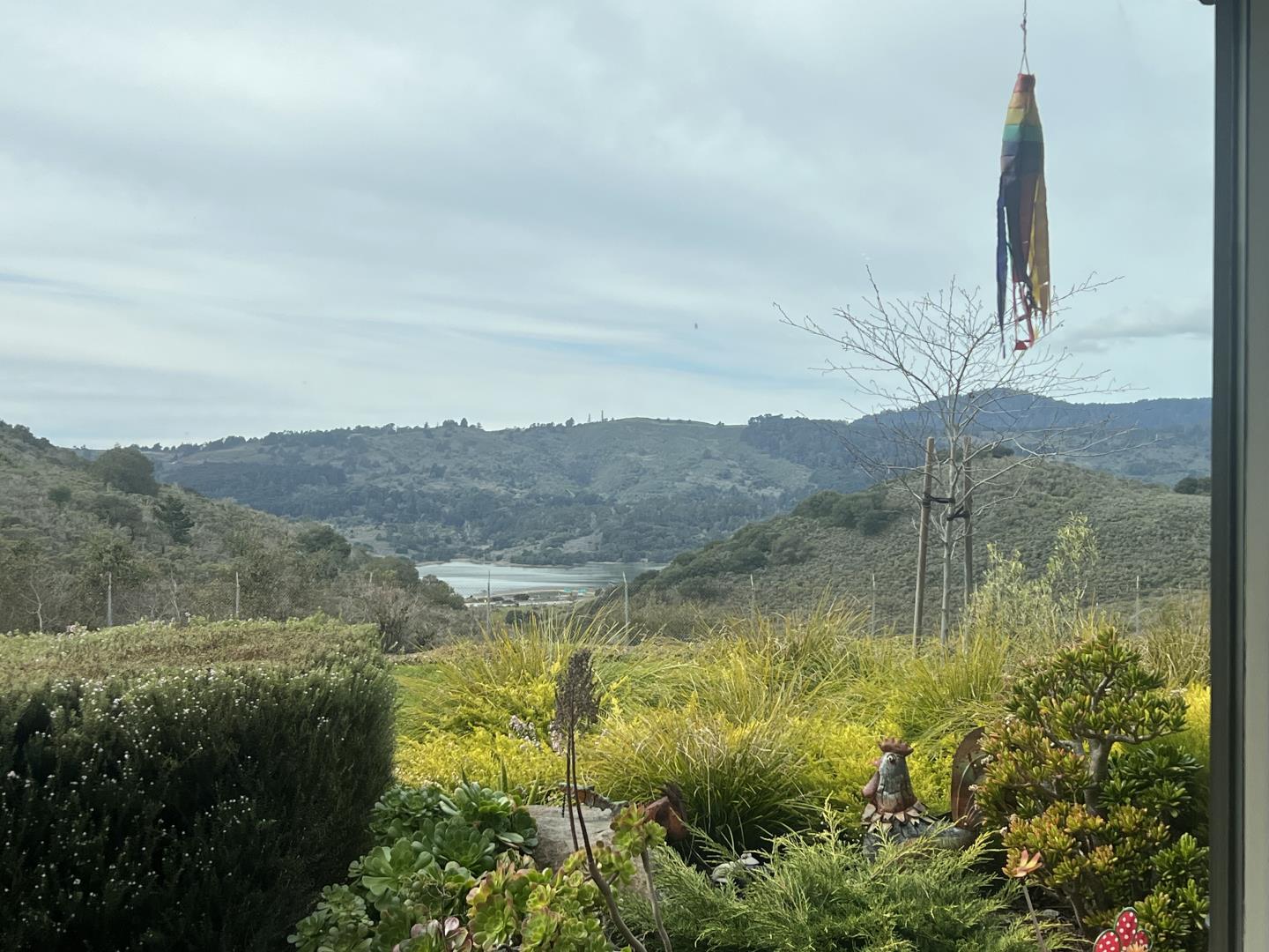 Detail Gallery Image 9 of 11 For 1 Rinconada Cir, Belmont,  CA 94002 - 3 Beds | 2 Baths