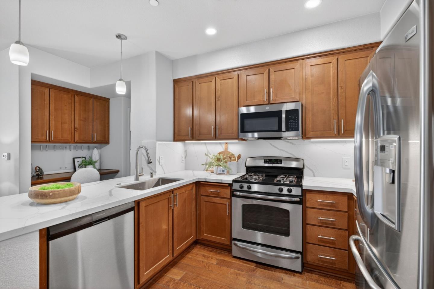 Detail Gallery Image 6 of 37 For 4388 El Camino Real #348,  Los Altos,  CA 94022 - 2 Beds | 2 Baths