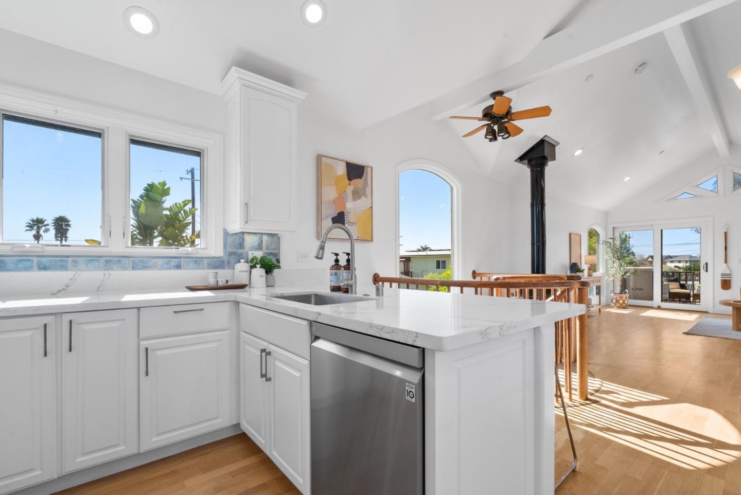 Detail Gallery Image 10 of 42 For 121 Anchorage Ave, Santa Cruz,  CA 95062 - 1 Beds | 1/1 Baths