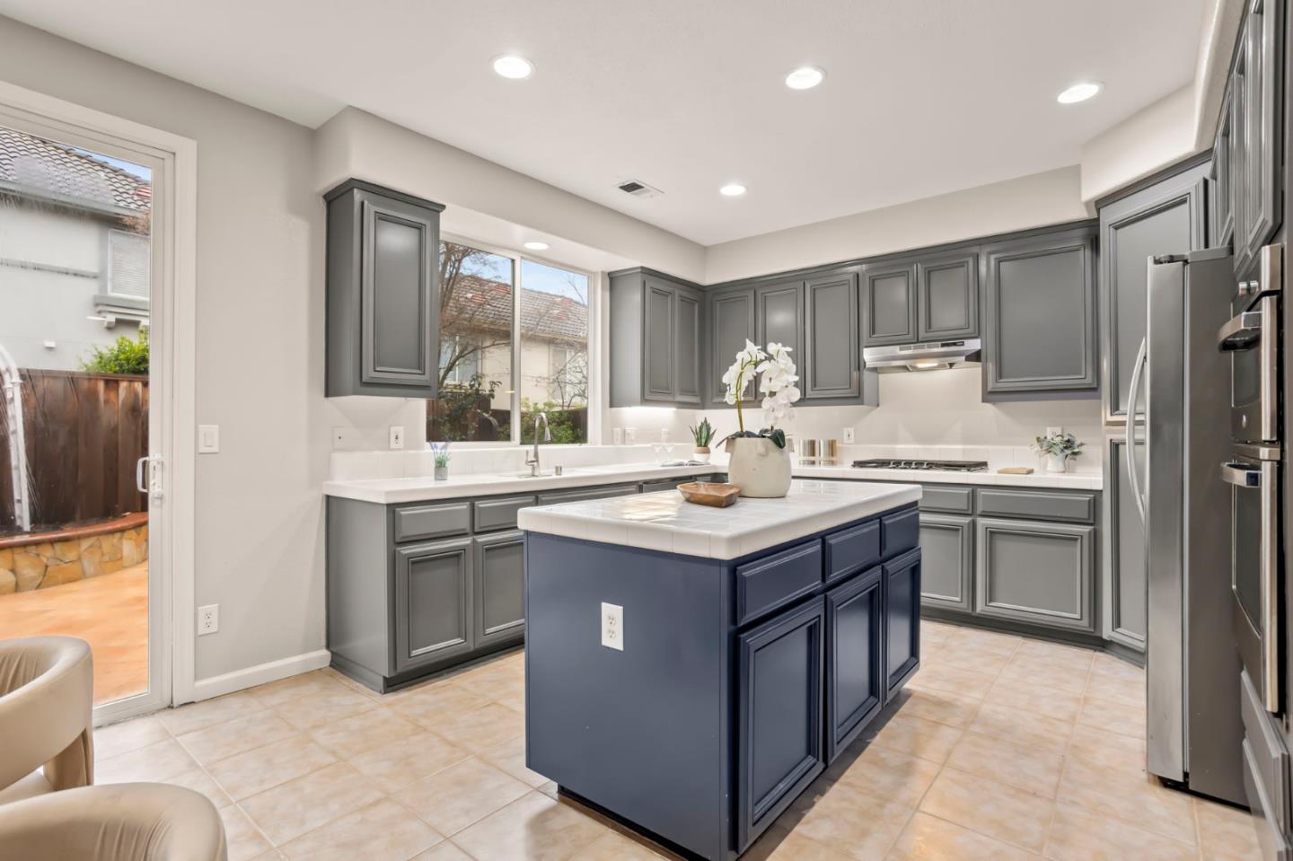 Detail Gallery Image 22 of 57 For 1714 via Cortina, San Jose,  CA 95120 - 3 Beds | 2/1 Baths