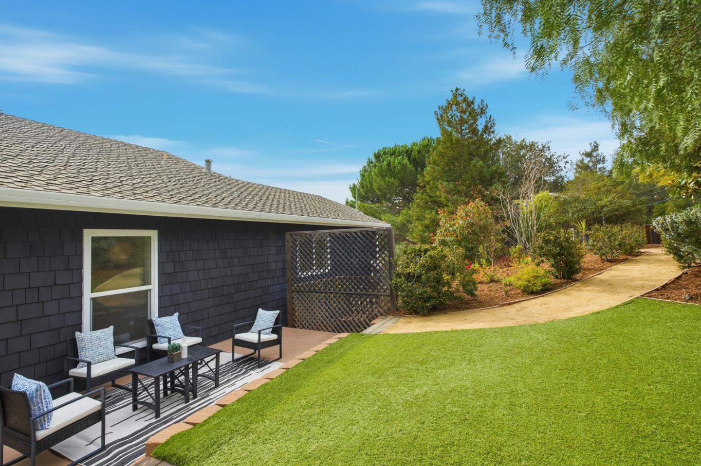 Detail Gallery Image 11 of 66 For 3338 Oak Knoll Dr, Redwood City,  CA 94062 - 4 Beds | 3 Baths