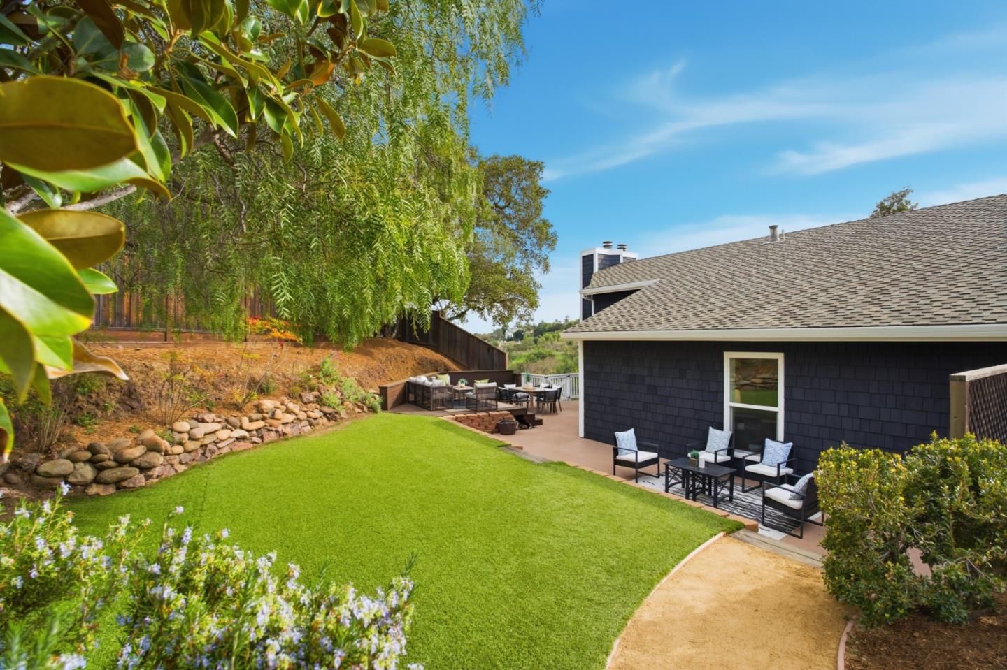 Detail Gallery Image 12 of 66 For 3338 Oak Knoll Dr, Redwood City,  CA 94062 - 4 Beds | 3 Baths