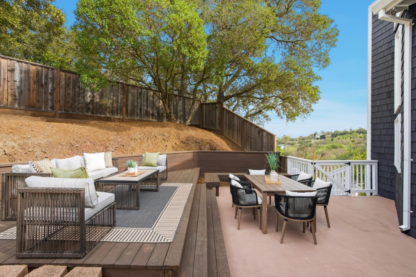 Detail Gallery Image 15 of 66 For 3338 Oak Knoll Dr, Redwood City,  CA 94062 - 4 Beds | 3 Baths