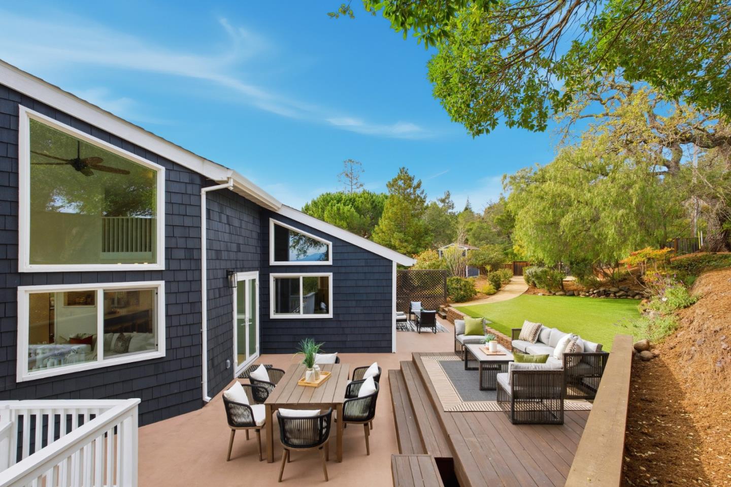 Detail Gallery Image 16 of 66 For 3338 Oak Knoll Dr, Redwood City,  CA 94062 - 4 Beds | 3 Baths