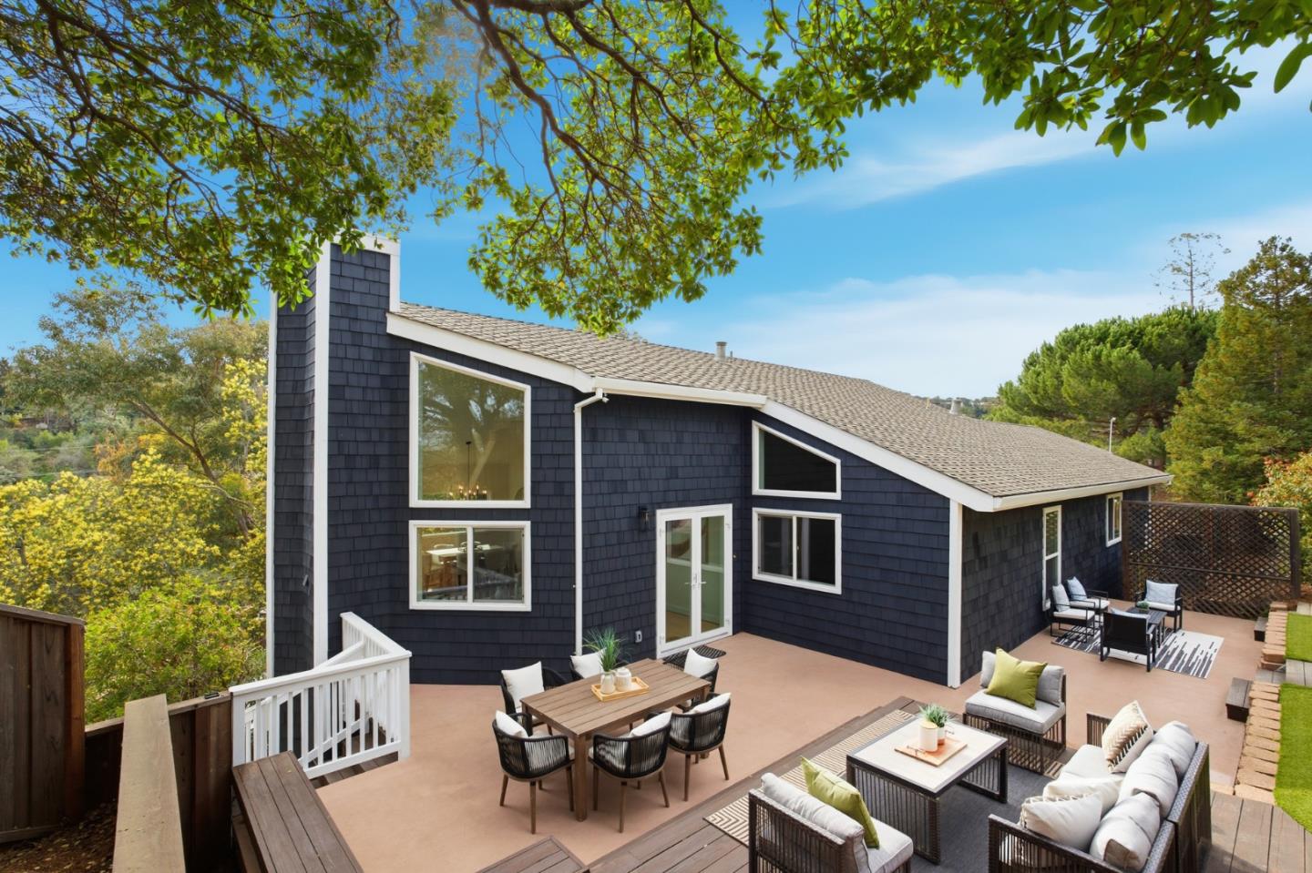 Detail Gallery Image 17 of 66 For 3338 Oak Knoll Dr, Redwood City,  CA 94062 - 4 Beds | 3 Baths