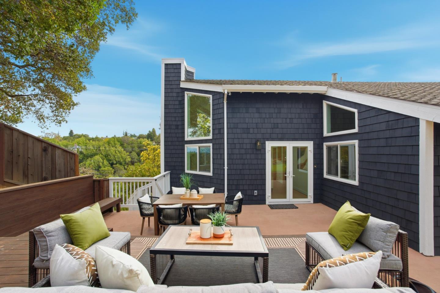 Detail Gallery Image 18 of 66 For 3338 Oak Knoll Dr, Redwood City,  CA 94062 - 4 Beds | 3 Baths