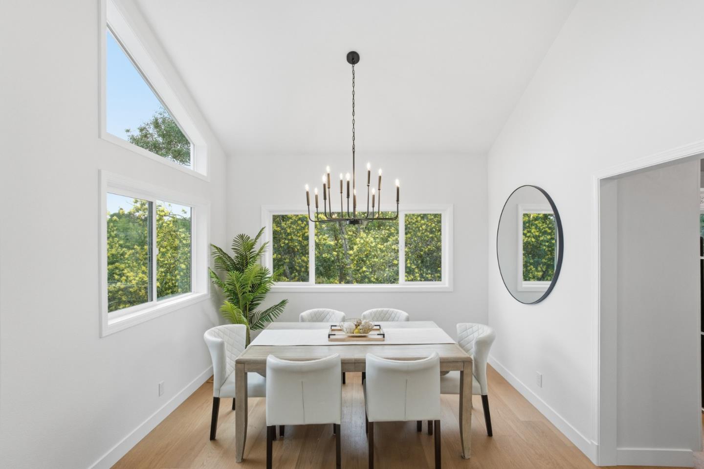 Detail Gallery Image 28 of 66 For 3338 Oak Knoll Dr, Redwood City,  CA 94062 - 4 Beds | 3 Baths