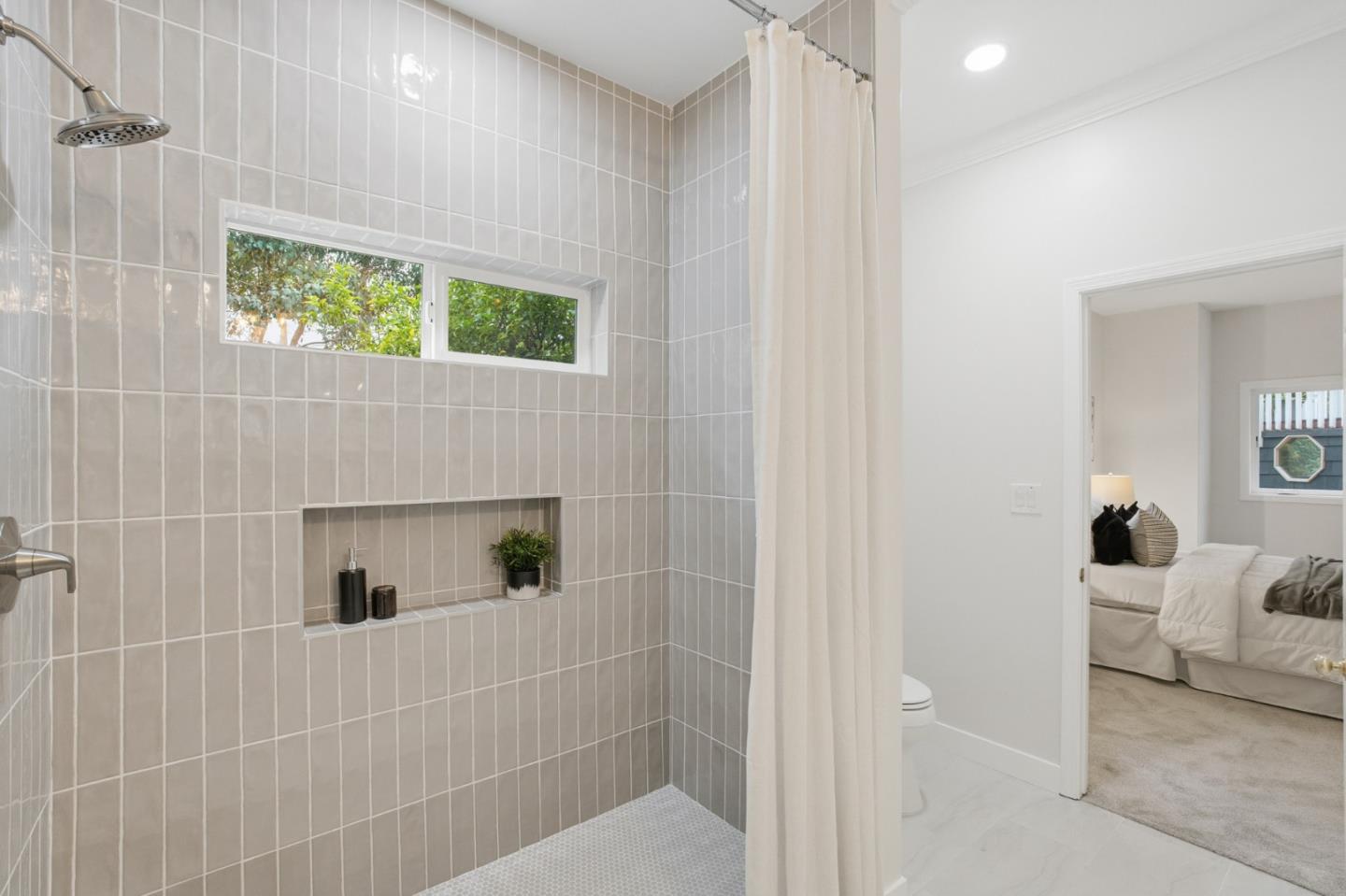 Detail Gallery Image 37 of 66 For 3338 Oak Knoll Dr, Redwood City,  CA 94062 - 4 Beds | 3 Baths