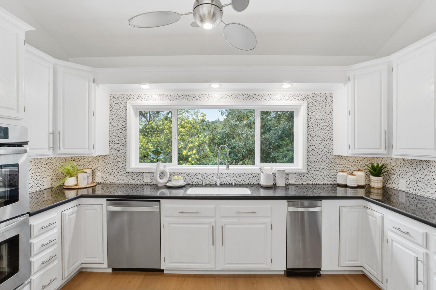 Detail Gallery Image 40 of 66 For 3338 Oak Knoll Dr, Redwood City,  CA 94062 - 4 Beds | 3 Baths