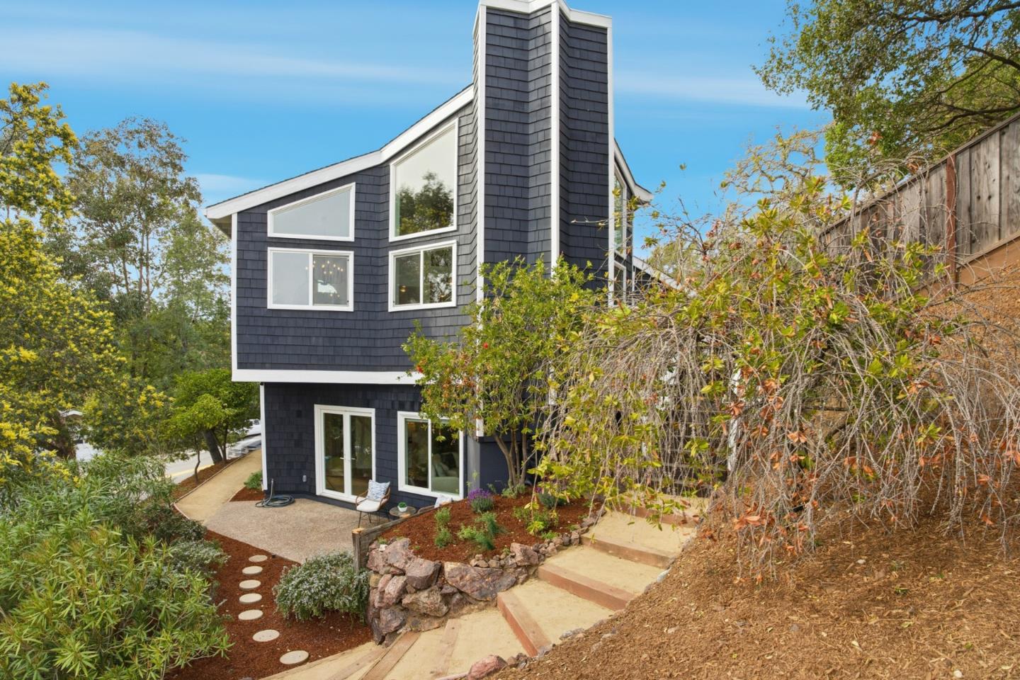 Detail Gallery Image 5 of 66 For 3338 Oak Knoll Dr, Redwood City,  CA 94062 - 4 Beds | 3 Baths