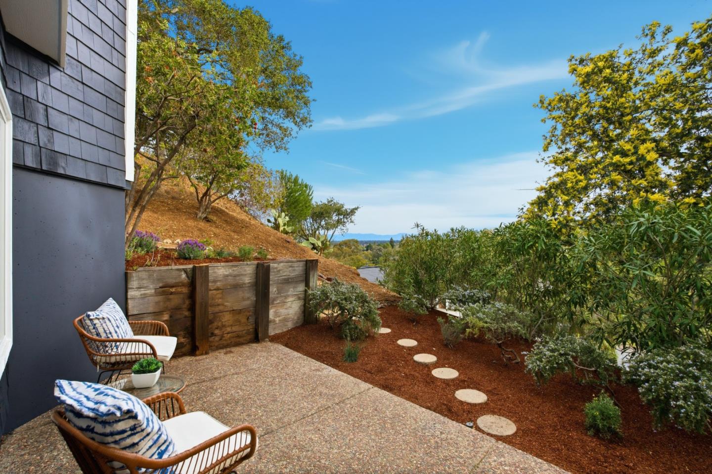 Detail Gallery Image 6 of 66 For 3338 Oak Knoll Dr, Redwood City,  CA 94062 - 4 Beds | 3 Baths