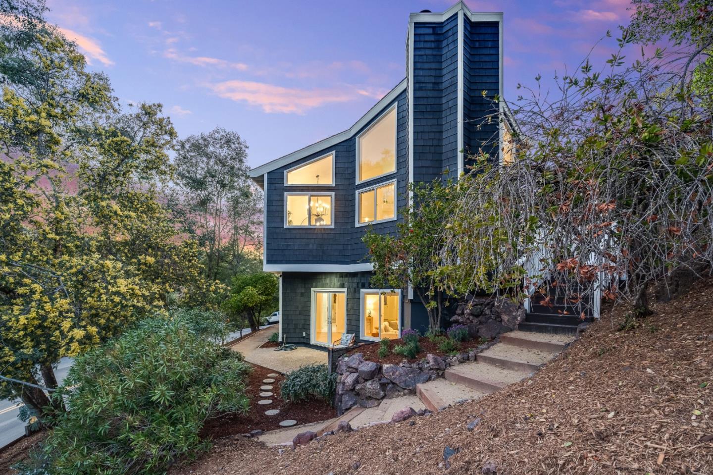 Detail Gallery Image 61 of 66 For 3338 Oak Knoll Dr, Redwood City,  CA 94062 - 4 Beds | 3 Baths