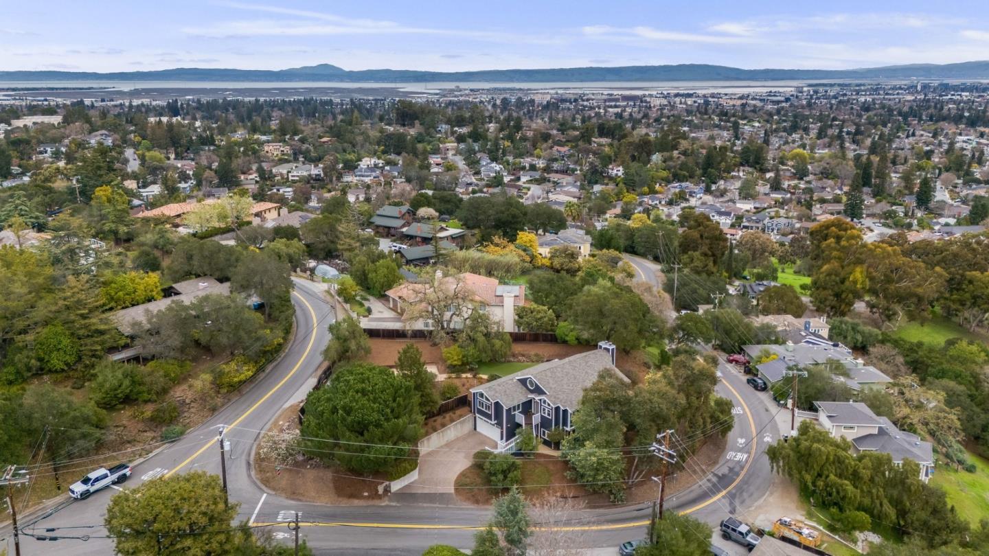 Detail Gallery Image 62 of 66 For 3338 Oak Knoll Dr, Redwood City,  CA 94062 - 4 Beds | 3 Baths