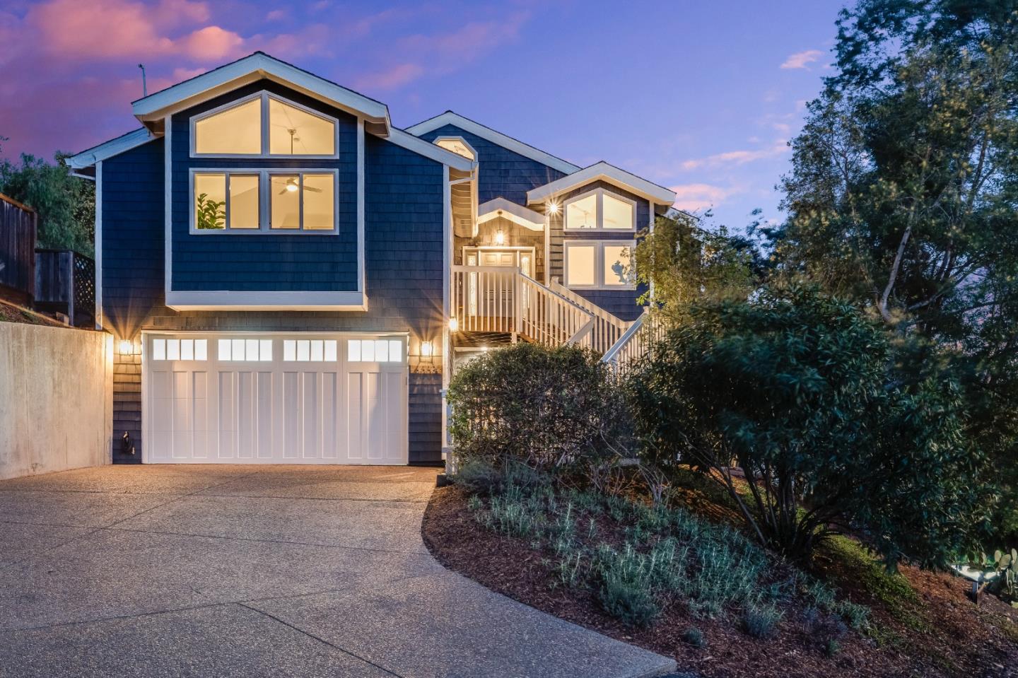 Detail Gallery Image 8 of 66 For 3338 Oak Knoll Dr, Redwood City,  CA 94062 - 4 Beds | 3 Baths