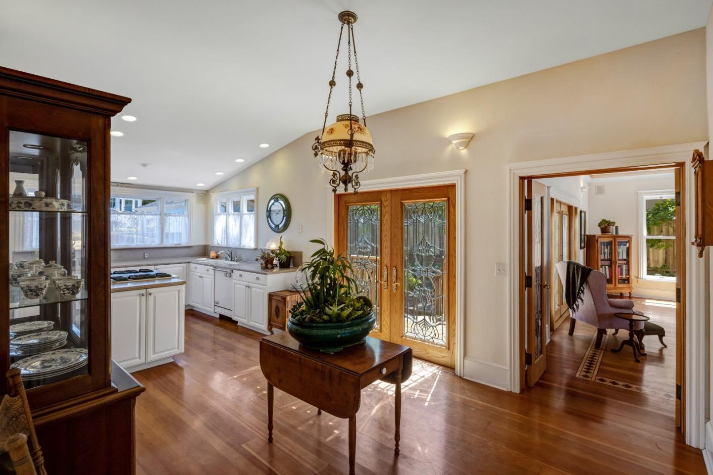 Detail Gallery Image 10 of 65 For 131 7th St, Pacific Grove,  CA 93950 - 3 Beds | 2/1 Baths