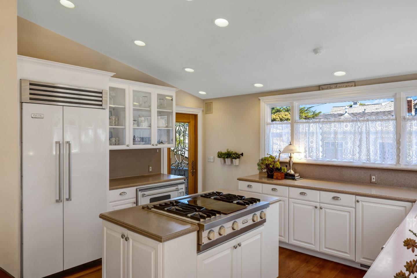 Detail Gallery Image 12 of 65 For 131 7th St, Pacific Grove,  CA 93950 - 3 Beds | 2/1 Baths