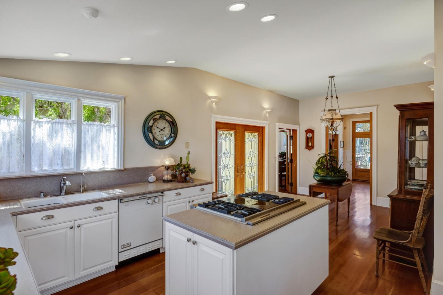 Detail Gallery Image 14 of 65 For 131 7th St, Pacific Grove,  CA 93950 - 3 Beds | 2/1 Baths