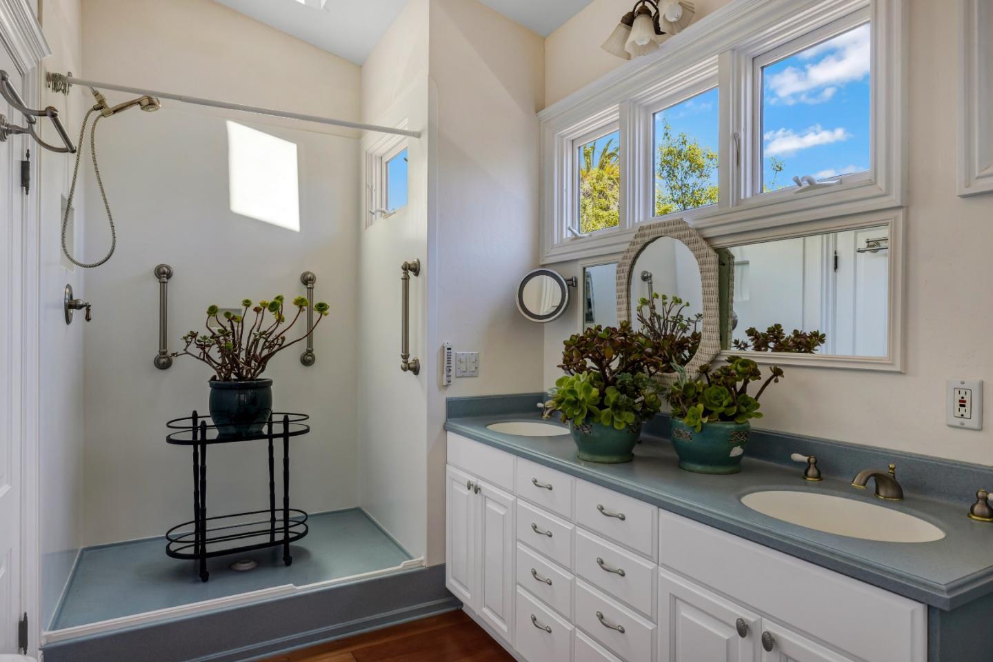 Detail Gallery Image 21 of 65 For 131 7th St, Pacific Grove,  CA 93950 - 3 Beds | 2/1 Baths