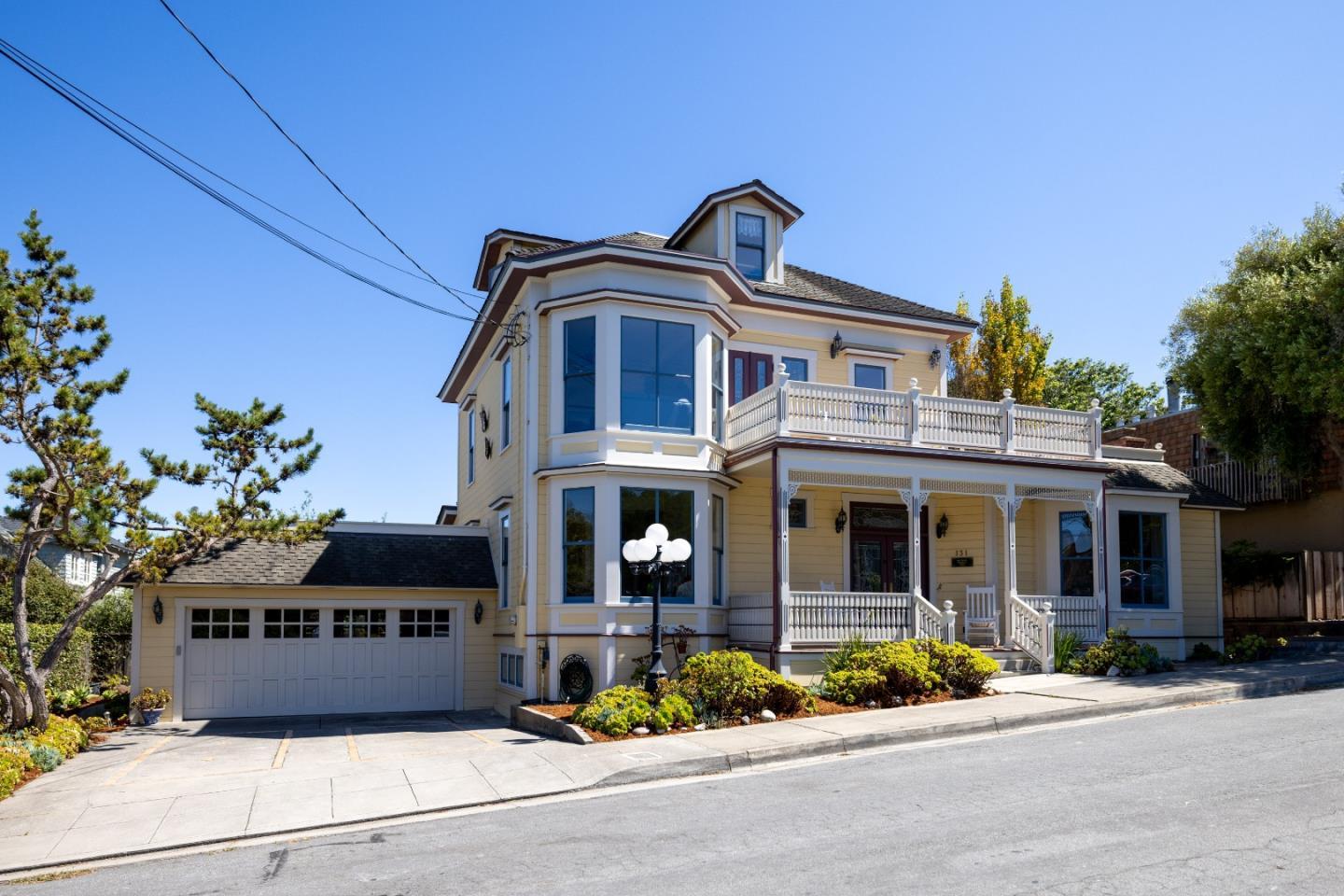 Detail Gallery Image 3 of 65 For 131 7th St, Pacific Grove,  CA 93950 - 3 Beds | 2/1 Baths