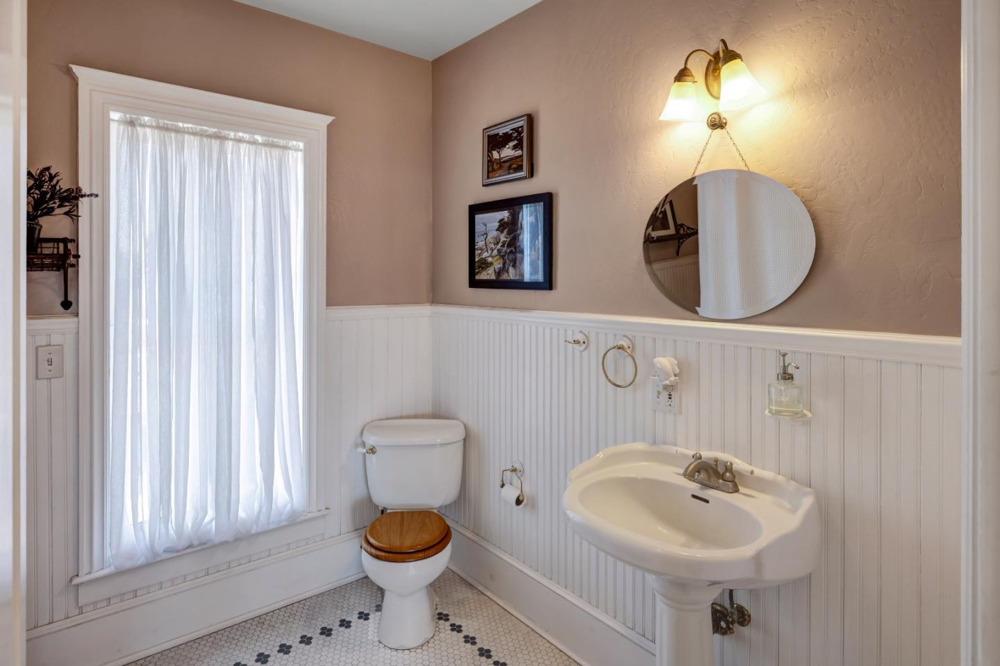 Detail Gallery Image 31 of 65 For 131 7th St, Pacific Grove,  CA 93950 - 3 Beds | 2/1 Baths