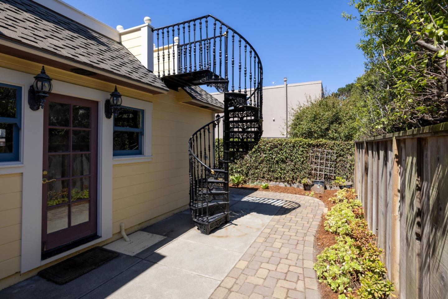 Detail Gallery Image 47 of 65 For 131 7th St, Pacific Grove,  CA 93950 - 3 Beds | 2/1 Baths