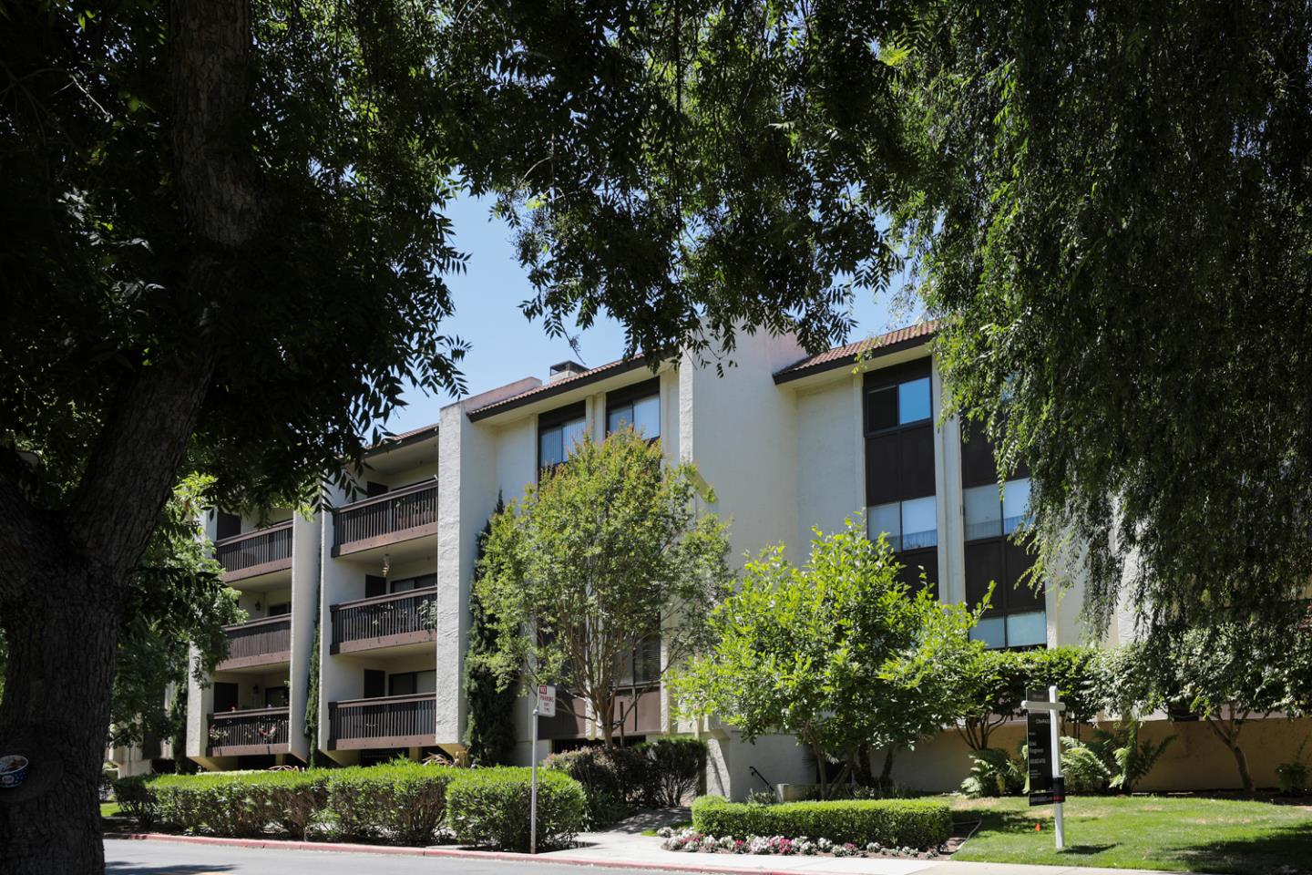 Detail Gallery Image 26 of 31 For 226 W Edith Ave #15,  Los Altos,  CA 94022 - 2 Beds | 2 Baths