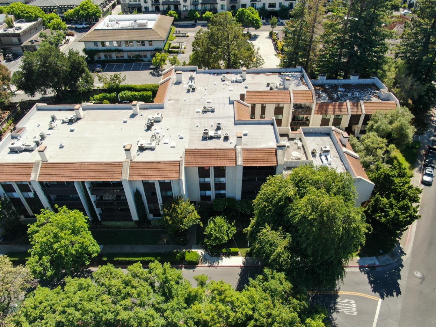Detail Gallery Image 27 of 31 For 226 W Edith Ave #15,  Los Altos,  CA 94022 - 2 Beds | 2 Baths