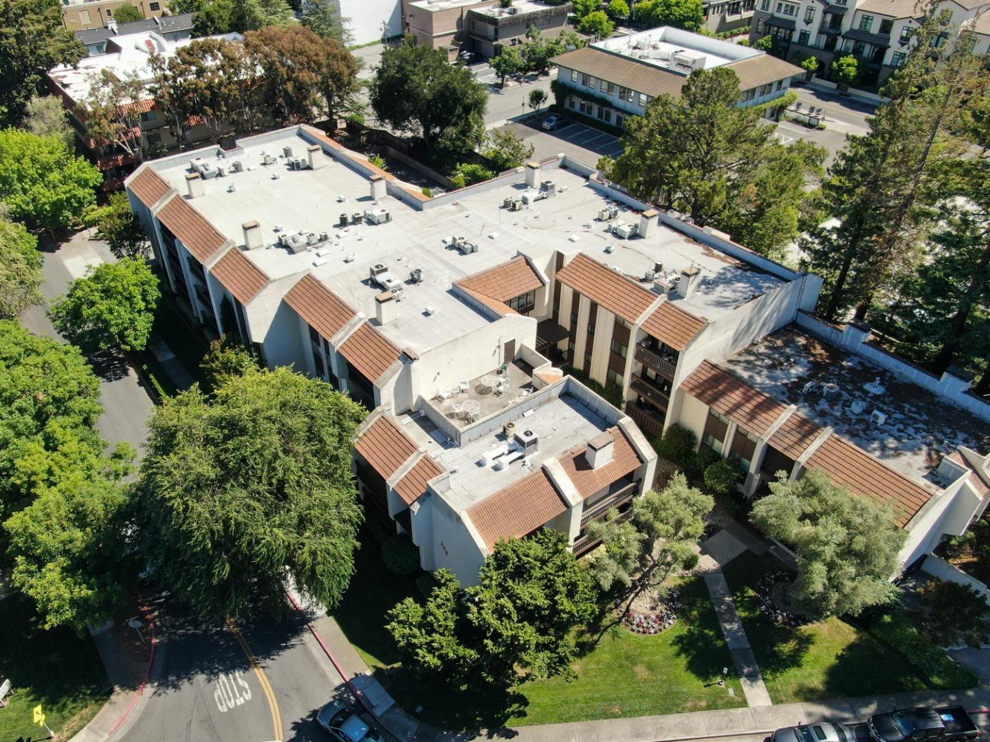 Detail Gallery Image 28 of 31 For 226 W Edith Ave #15,  Los Altos,  CA 94022 - 2 Beds | 2 Baths