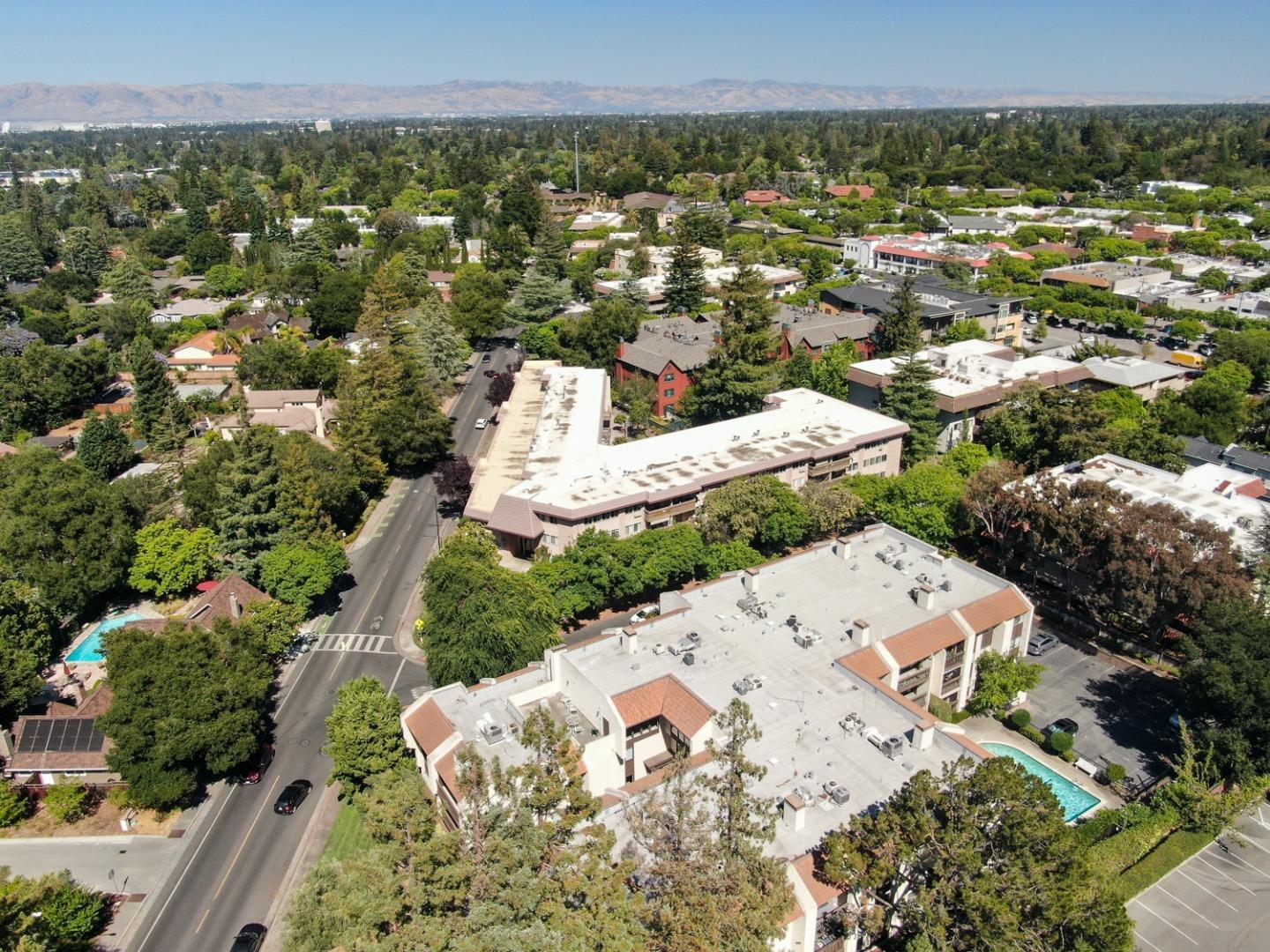 Detail Gallery Image 30 of 31 For 226 W Edith Ave #15,  Los Altos,  CA 94022 - 2 Beds | 2 Baths
