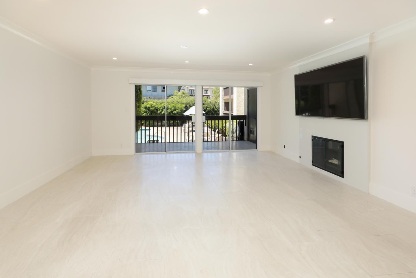 Detail Gallery Image 4 of 31 For 226 W Edith Ave #15,  Los Altos,  CA 94022 - 2 Beds | 2 Baths