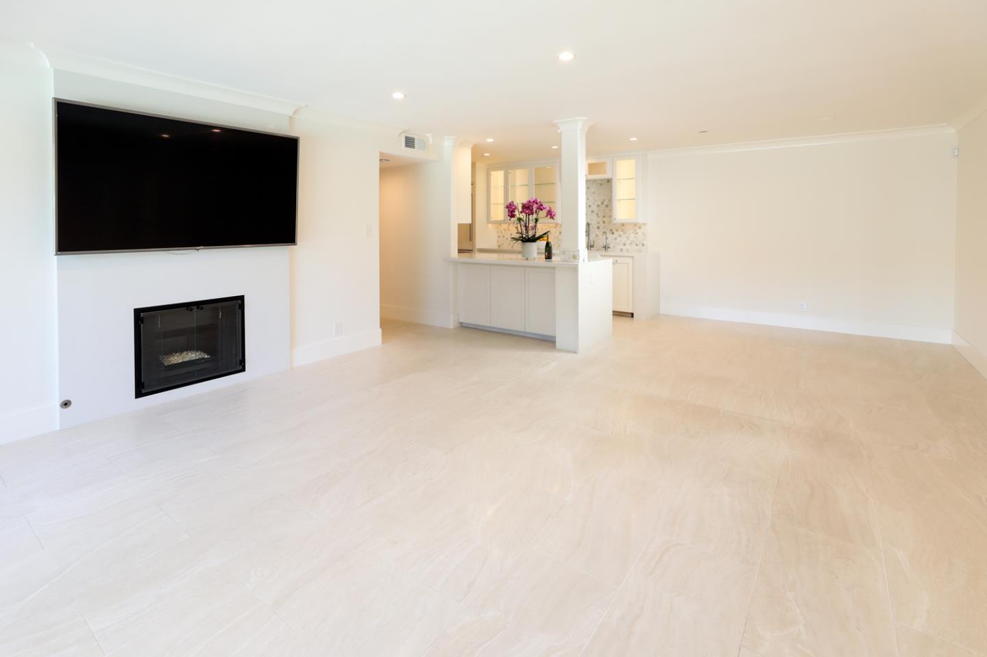 Detail Gallery Image 5 of 31 For 226 W Edith Ave #15,  Los Altos,  CA 94022 - 2 Beds | 2 Baths