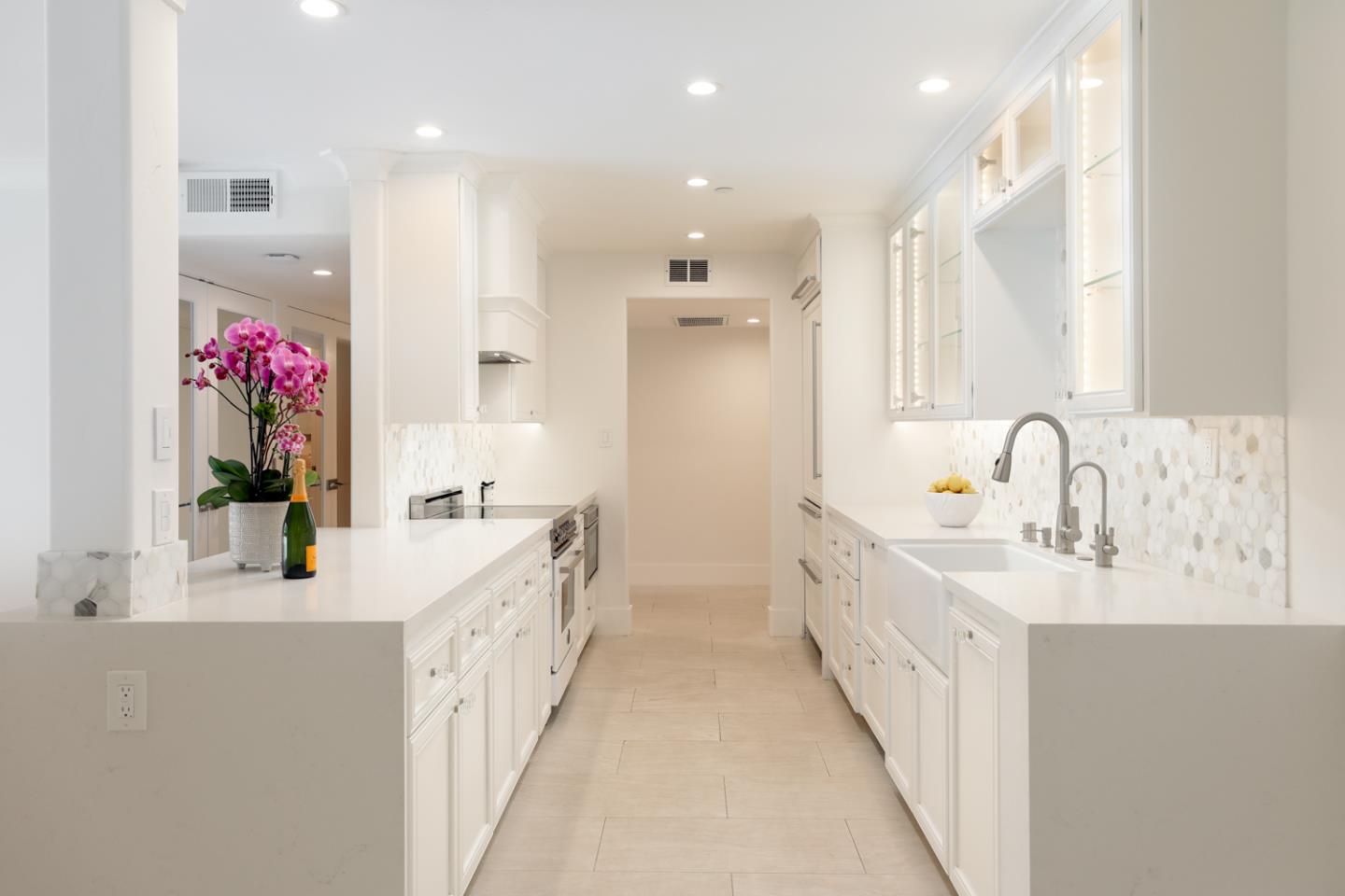 Detail Gallery Image 6 of 31 For 226 W Edith Ave #15,  Los Altos,  CA 94022 - 2 Beds | 2 Baths