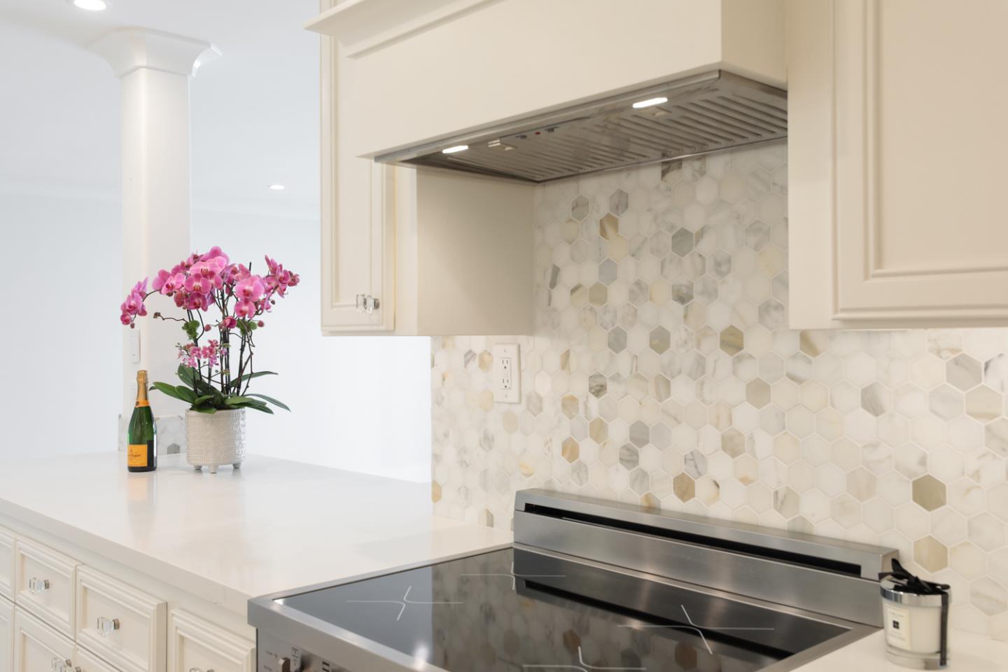 Detail Gallery Image 9 of 31 For 226 W Edith Ave #15,  Los Altos,  CA 94022 - 2 Beds | 2 Baths