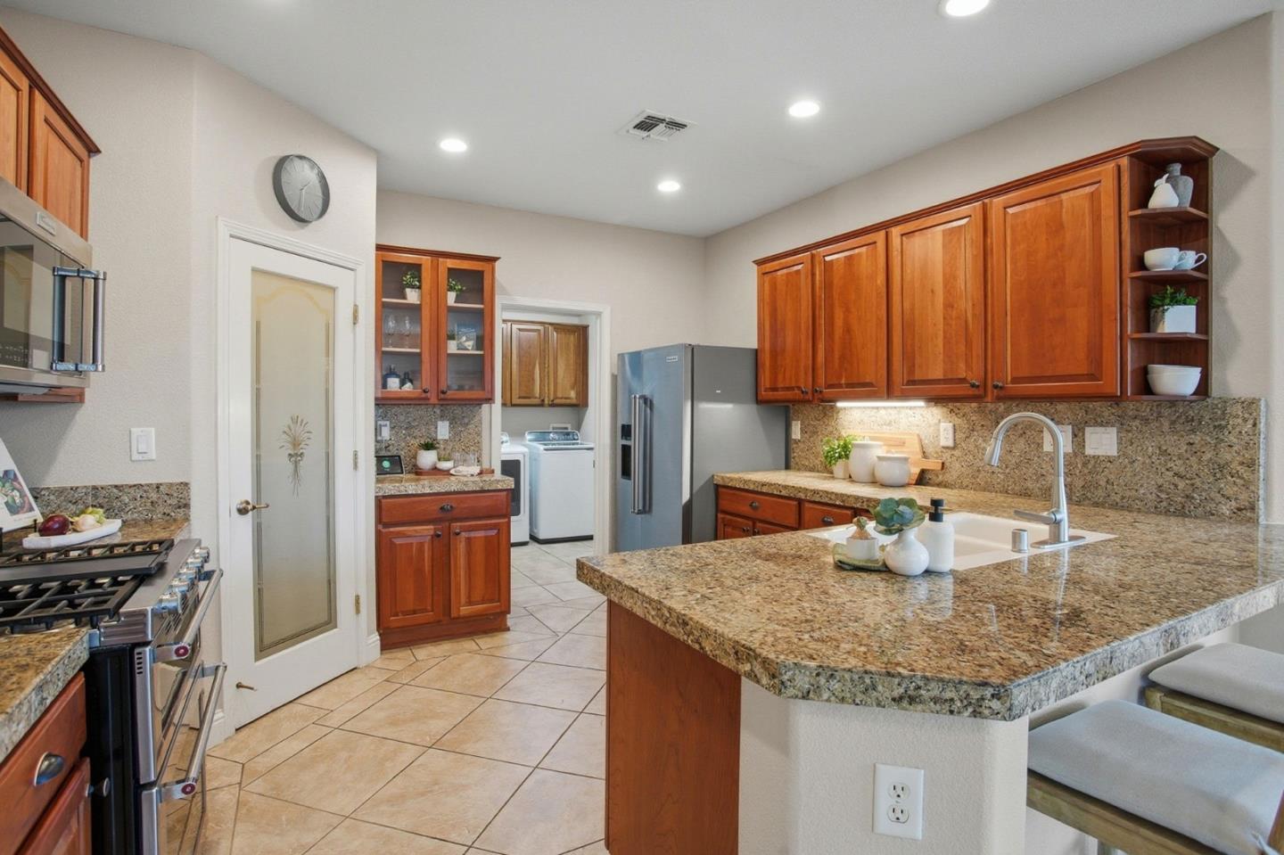Detail Gallery Image 5 of 18 For 2360 Rose Arbor Dr, Sacramento,  CA 95835 - 3 Beds | 2 Baths
