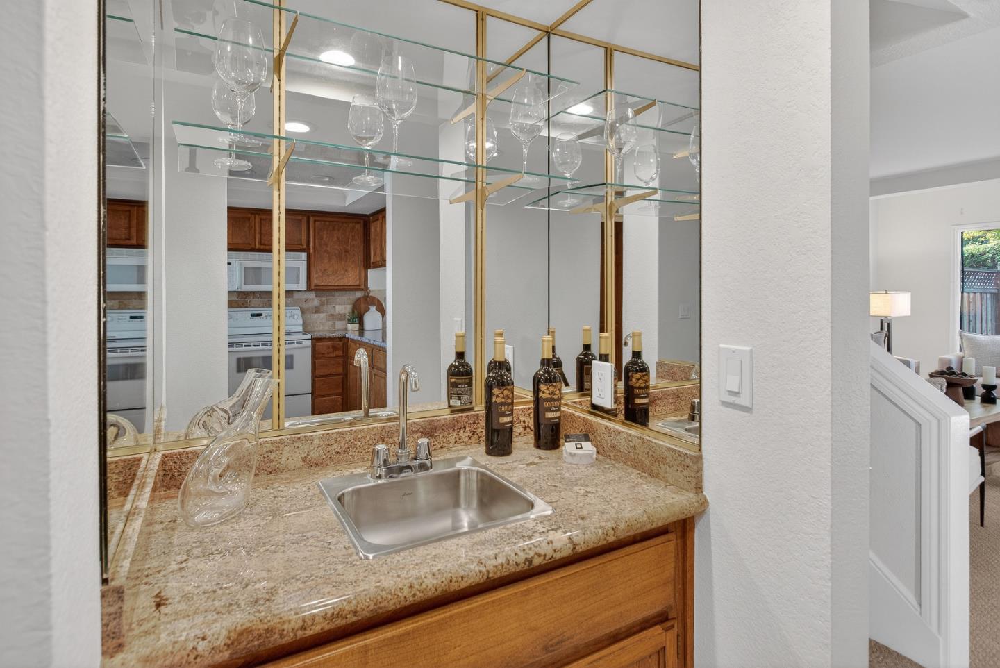 Detail Gallery Image 8 of 22 For 1033 Villa Maria Ct, San Jose,  CA 95125 - 3 Beds | 2/1 Baths