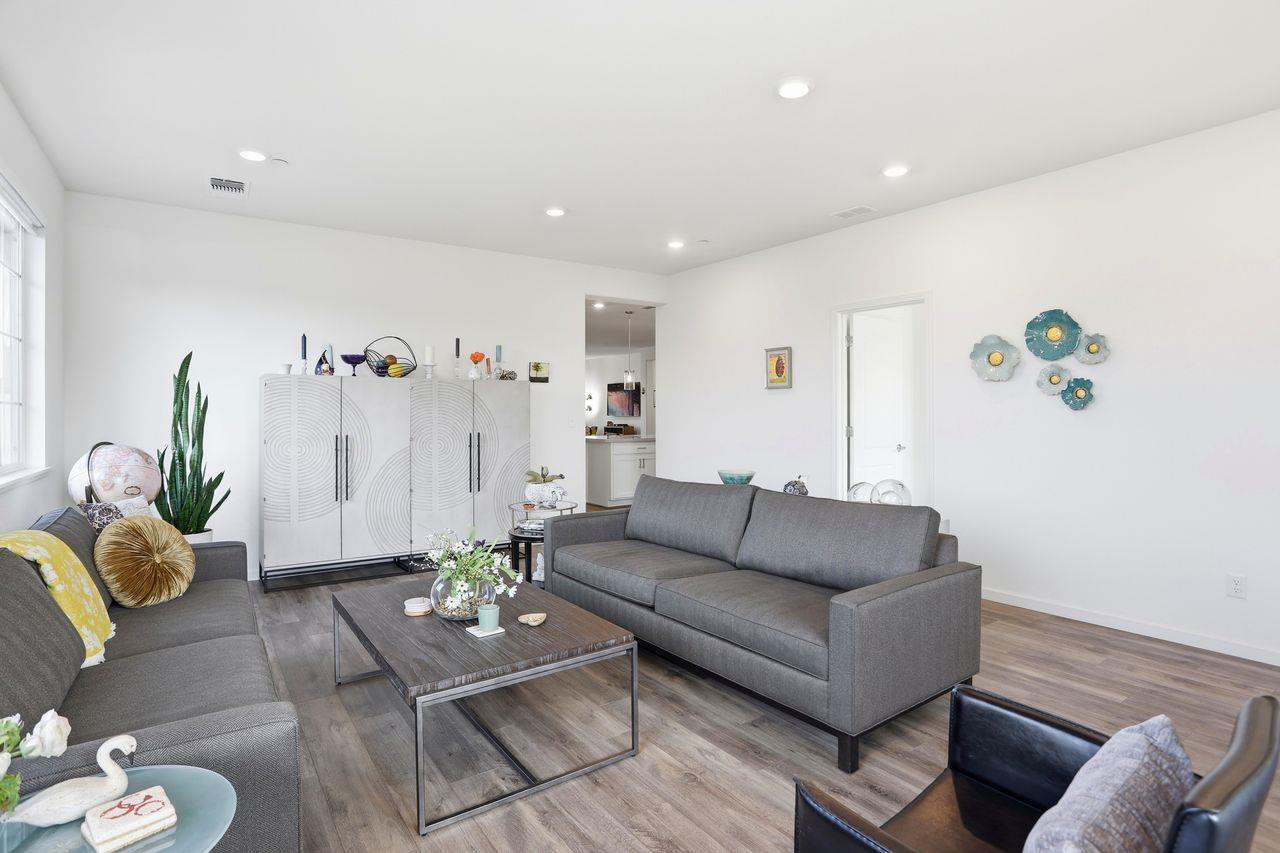 Detail Gallery Image 10 of 62 For 2761 Glenview Dr, Hollister,  CA 95023 - 4 Beds | 2/1 Baths