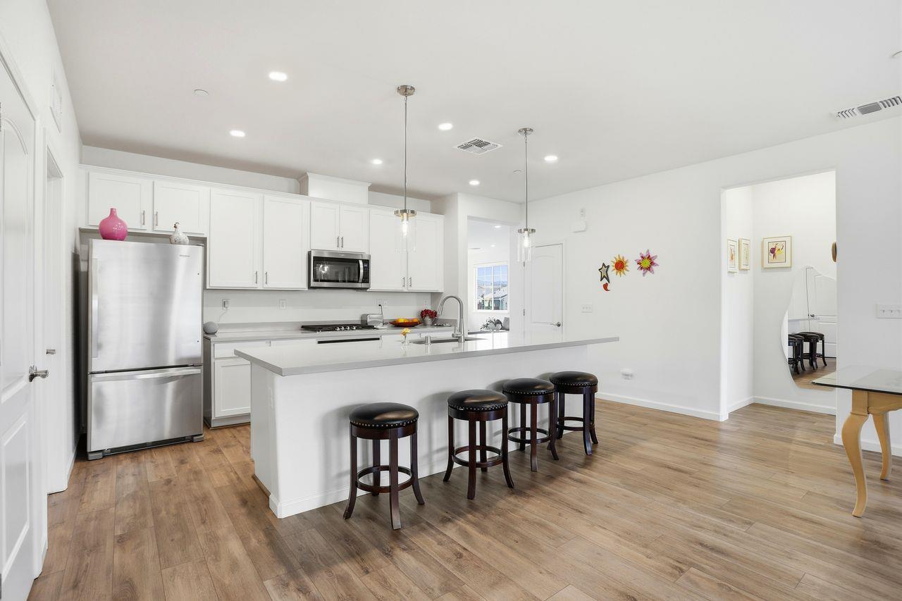 Detail Gallery Image 16 of 62 For 2761 Glenview Dr, Hollister,  CA 95023 - 4 Beds | 2/1 Baths