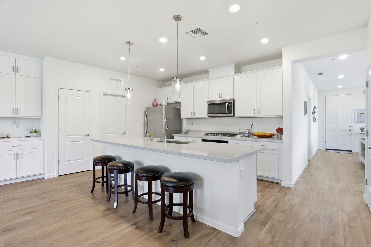 Detail Gallery Image 17 of 62 For 2761 Glenview Dr, Hollister,  CA 95023 - 4 Beds | 2/1 Baths