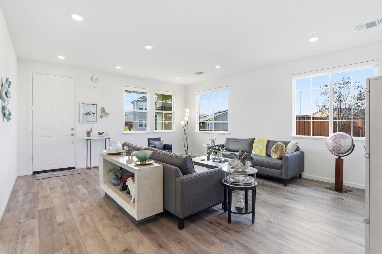 Detail Gallery Image 8 of 62 For 2761 Glenview Dr, Hollister,  CA 95023 - 4 Beds | 2/1 Baths