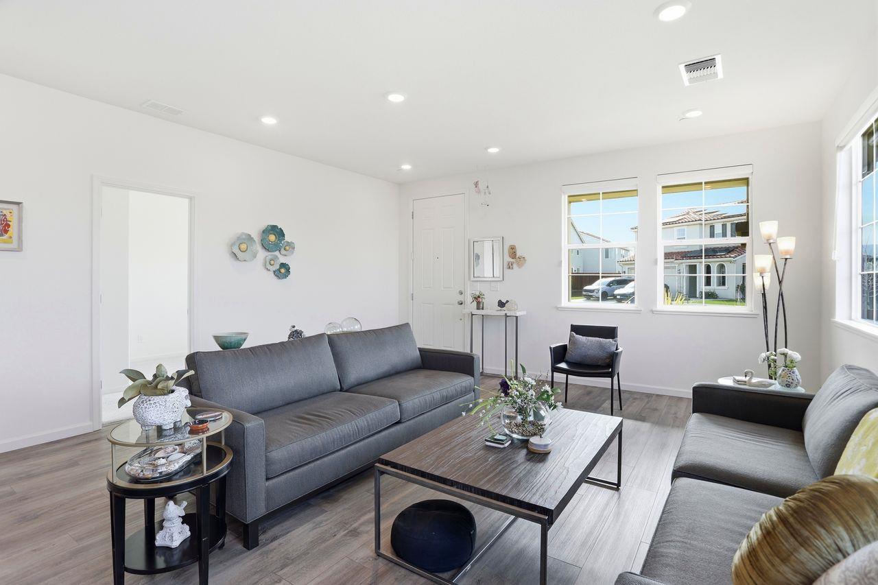 Detail Gallery Image 9 of 62 For 2761 Glenview Dr, Hollister,  CA 95023 - 4 Beds | 2/1 Baths