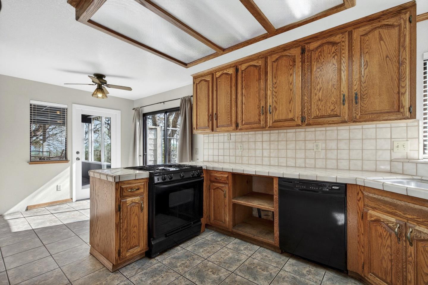 Detail Gallery Image 16 of 65 For 11305 Cienega Rd, Hollister,  CA 95023 - 4 Beds | 2/1 Baths