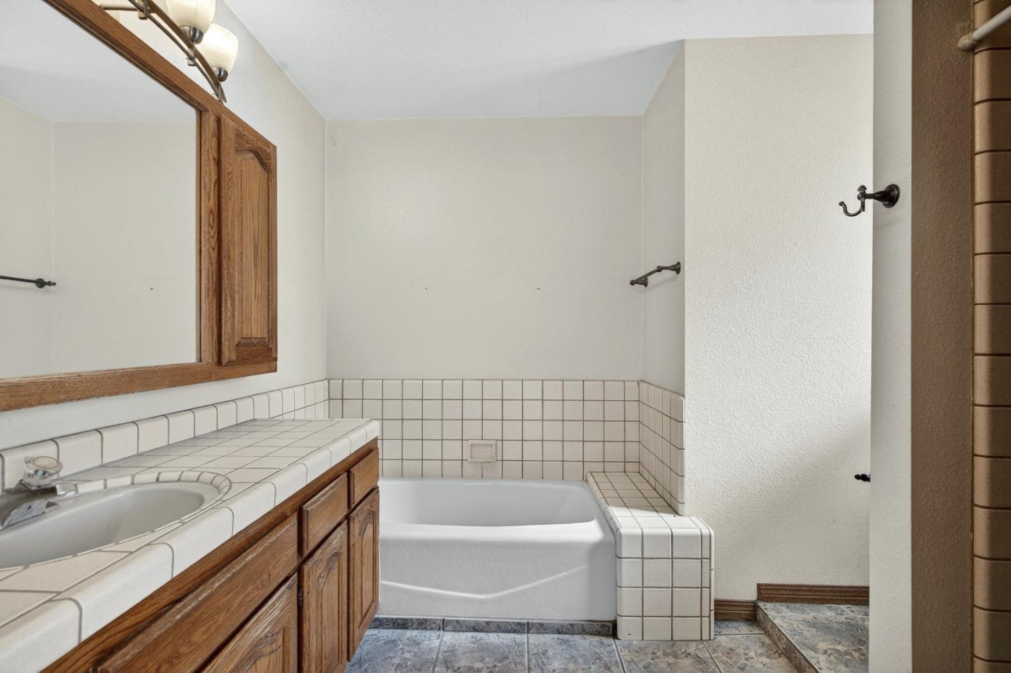 Detail Gallery Image 20 of 65 For 11305 Cienega Rd, Hollister,  CA 95023 - 4 Beds | 2/1 Baths
