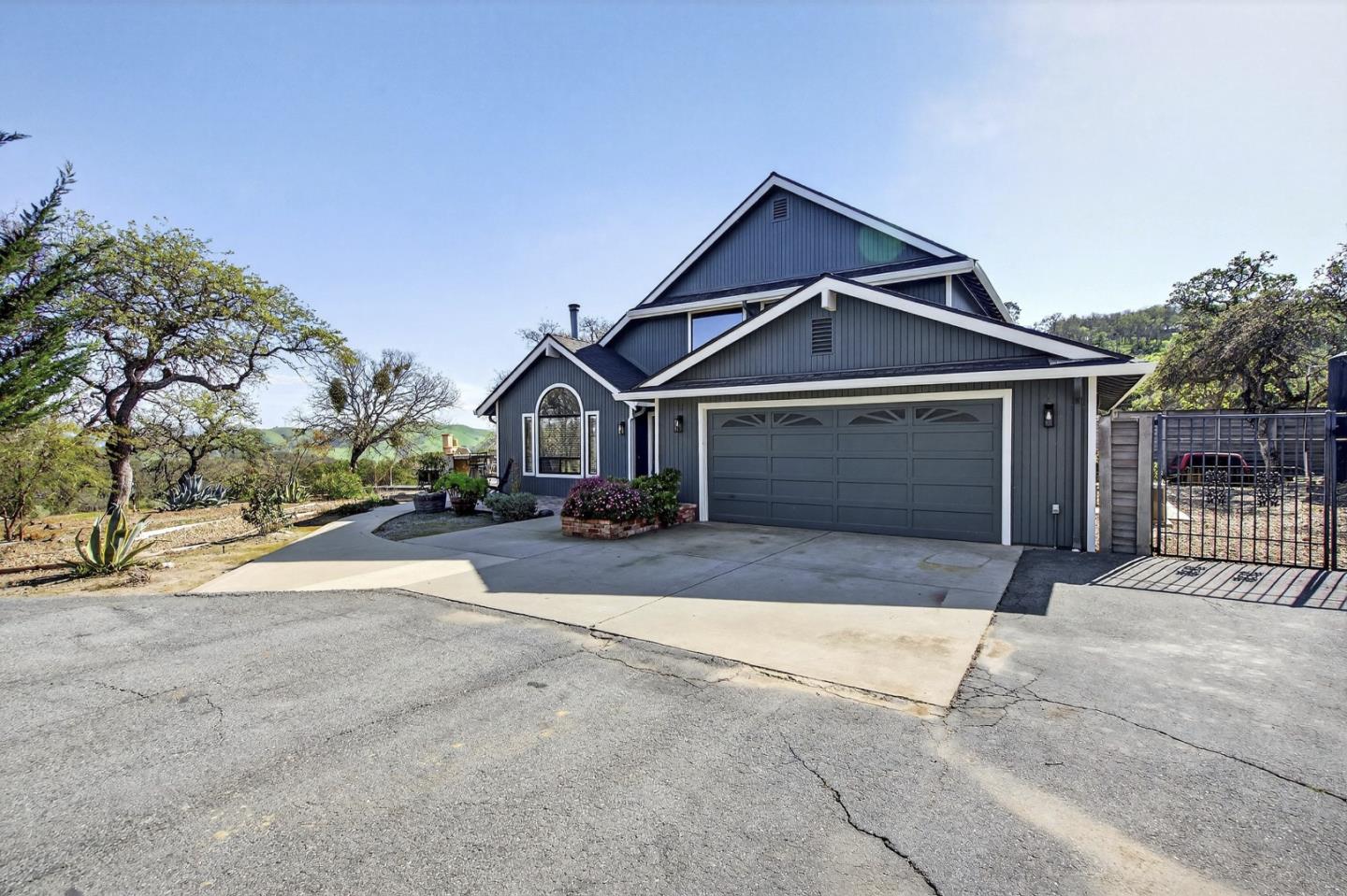 Detail Gallery Image 4 of 65 For 11305 Cienega Rd, Hollister,  CA 95023 - 4 Beds | 2/1 Baths