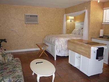 Detail Gallery Image 10 of 19 For 22942 Crespi St, Woodland Hills,  CA 91364 - 7 Beds | 5 Baths