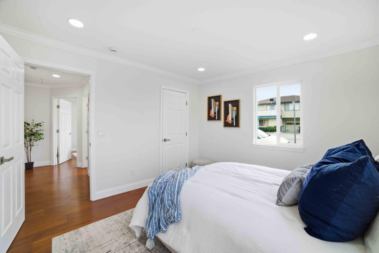 Detail Gallery Image 12 of 41 For 552 Borregas Ave, Sunnyvale,  CA 94085 - 5 Beds | 3 Baths