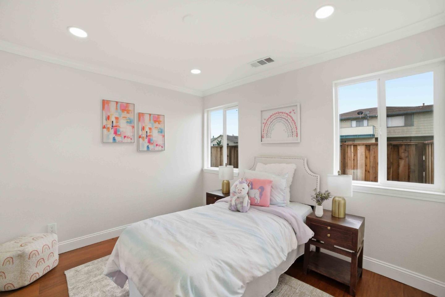 Detail Gallery Image 13 of 41 For 552 Borregas Ave, Sunnyvale,  CA 94085 - 5 Beds | 3 Baths